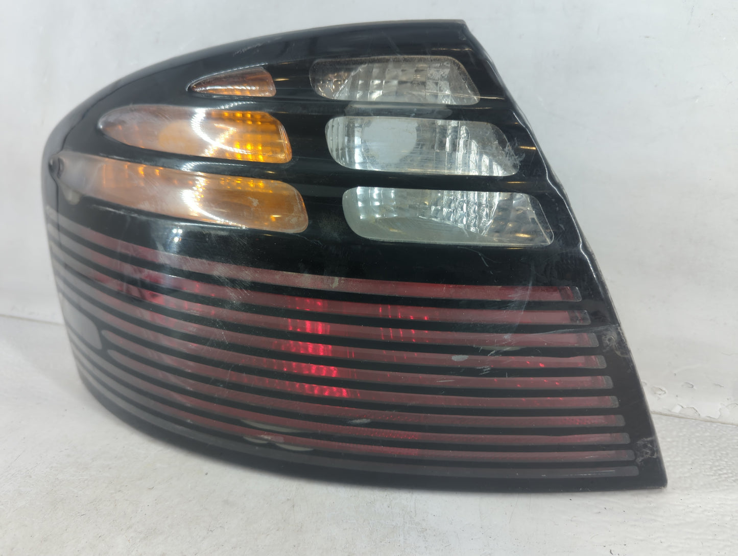 1999-2000 Daewoo Lanos Tail Light Assembly Driver Left OEM P/N:16524949 Fits Fits 1999 2000 OEM Used Auto Parts - Oemusedaut