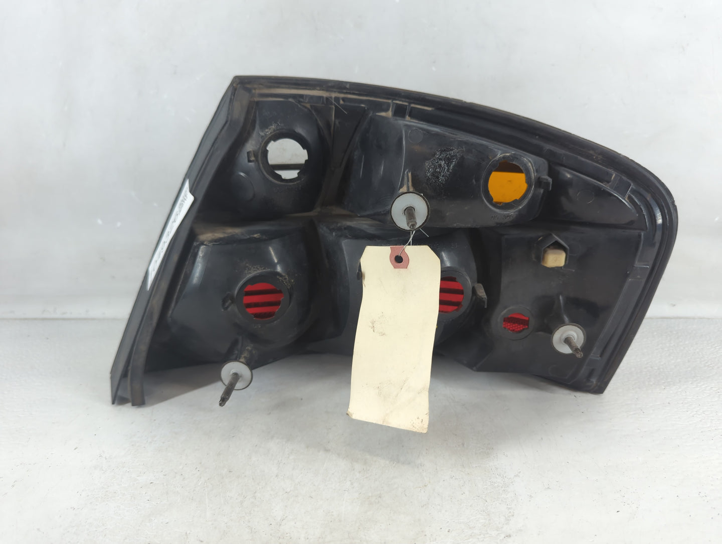 1999-2000 Daewoo Lanos Tail Light Assembly Driver Left OEM P/N:16524949 Fits Fits 1999 2000 OEM Used Auto Parts - Oemusedaut