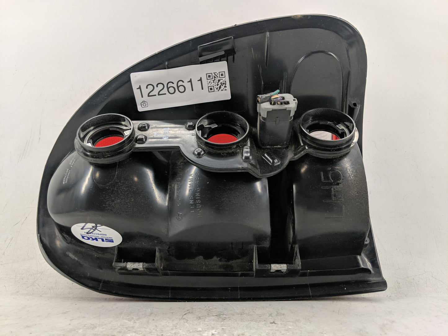 1996-2000 Dodge Caravan Tail Light Assembly Driver Left OEM P/N:4576363 Fits Fits 1996 1997 1998 1999 2000 2001 2002 2003 OE