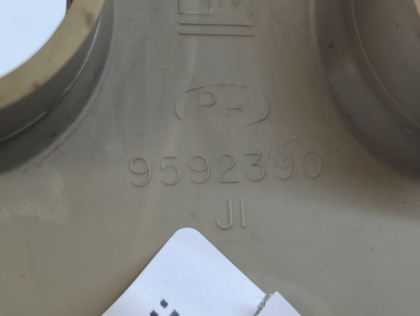 2000 Dodge Caravan Rim Wheel Center Cap 700570 - Oemusedautoparts1.com