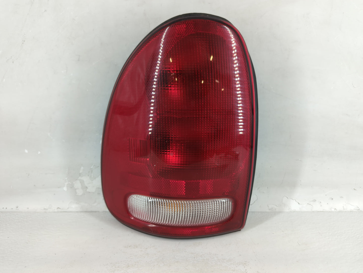 1996-2000 Dodge Caravan Tail Light Assembly Driver Left OEM P/N:4576245 19284 Fits Fits 1996 1997 1998 1999 2000 2001 2002 2