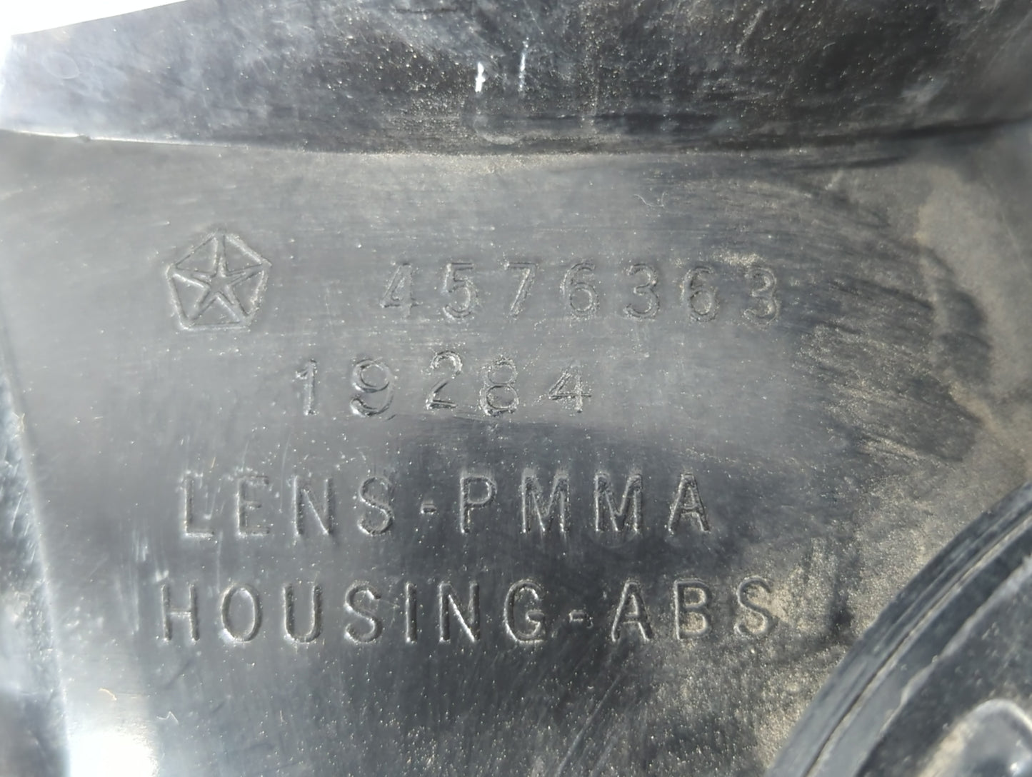 1996-2000 Dodge Caravan Tail Light Assembly Driver Left OEM P/N:4576245 19284 Fits Fits 1996 1997 1998 1999 2000 2001 2002 2