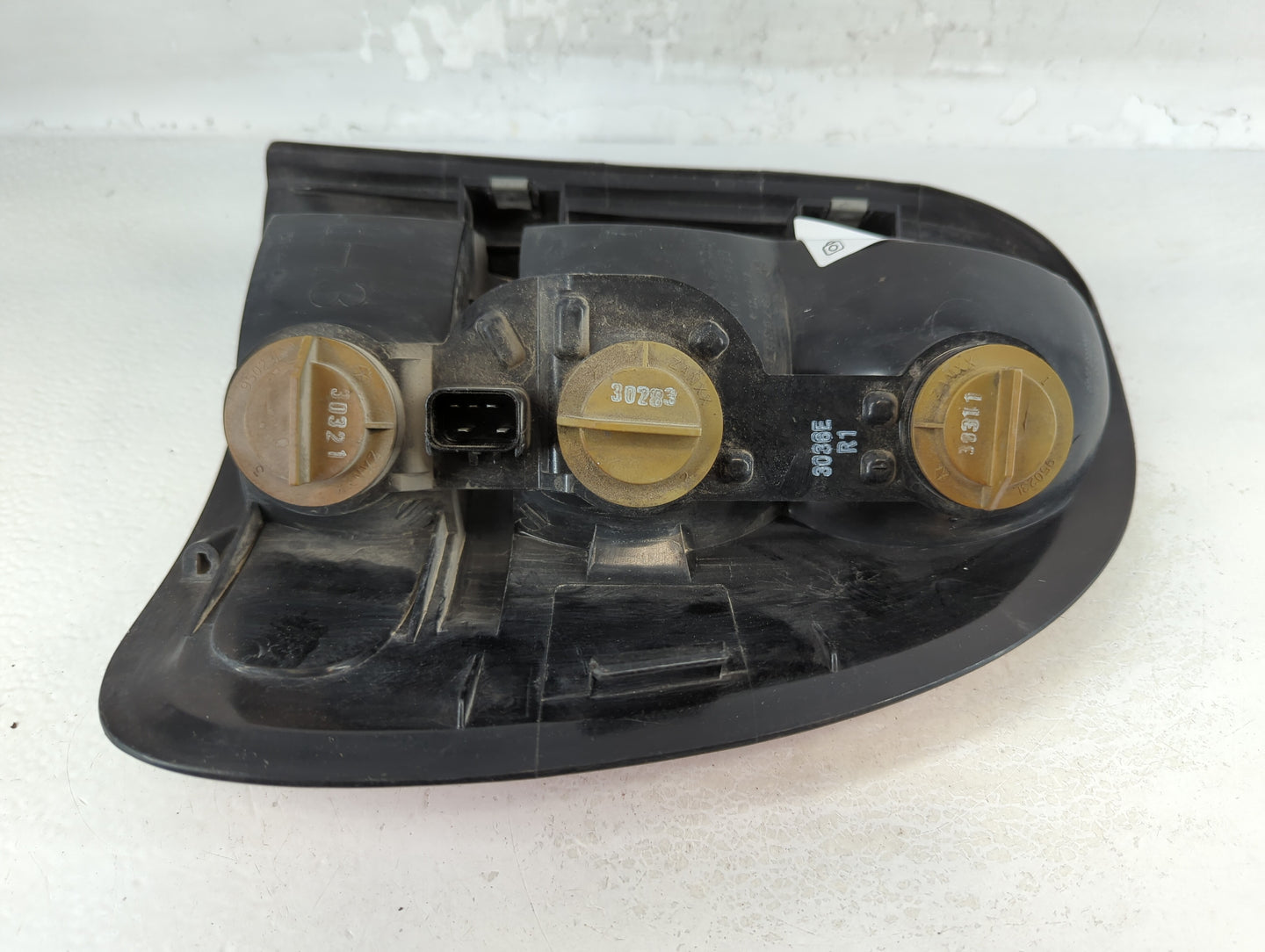 1996-2000 Dodge Caravan Tail Light Assembly Driver Left OEM P/N:4576245 19284 Fits Fits 1996 1997 1998 1999 2000 2001 2002 2