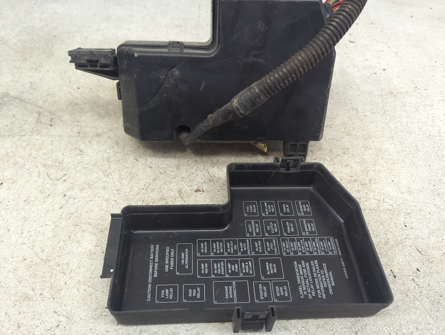 2000-2002 Dodge Dakota Fusebox Fuse Box Panel Relay Module P/N:56049418AC V71499301129930 Fits Fits 2000 2001 2002 OEM Used 