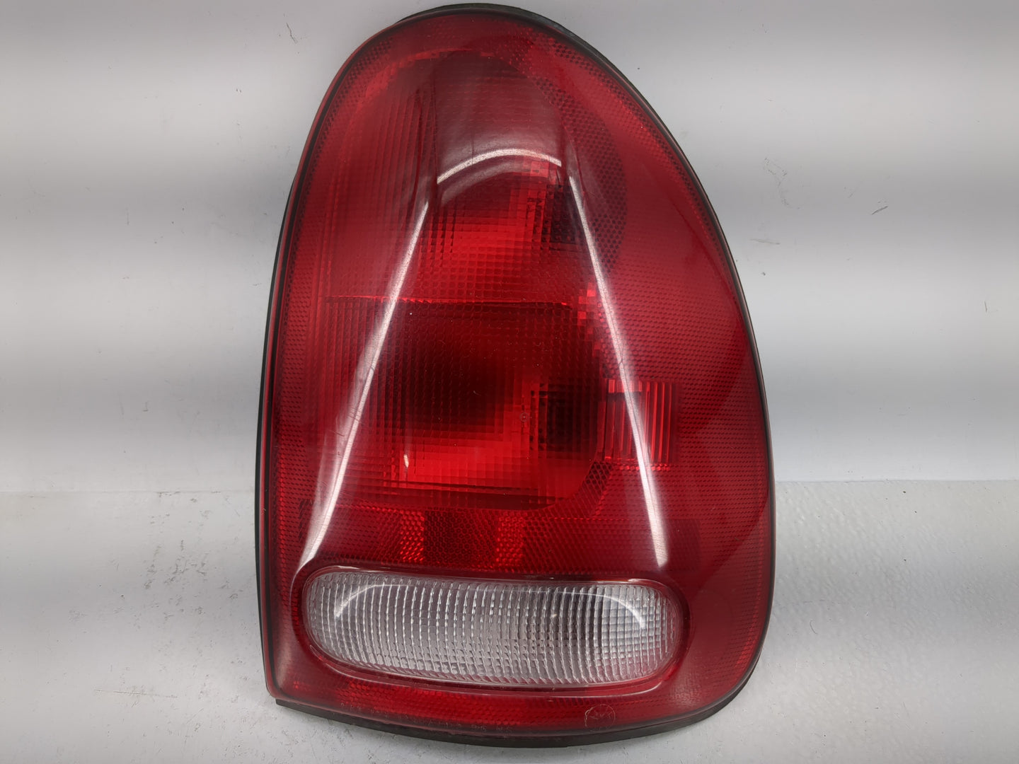 1998-2003 Dodge Durango Tail Light Assembly Passenger Right OEM P/N:4576362 Fits Fits 1996 1997 1998 1999 2000 2001 2002 200