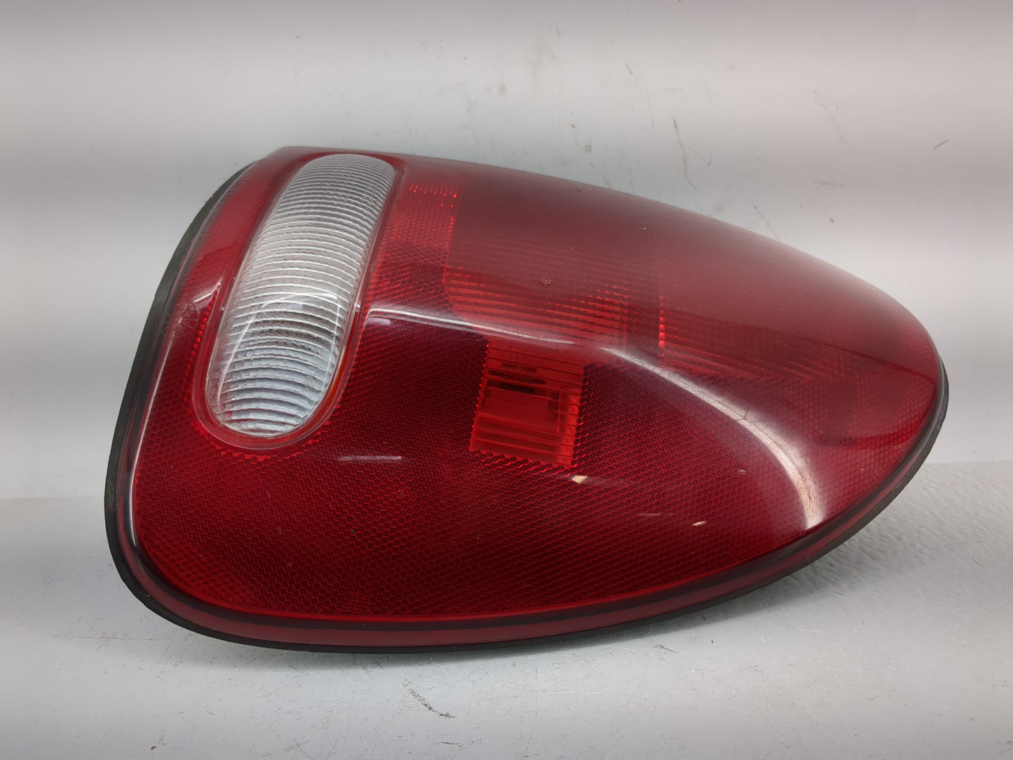 1998-2003 Dodge Durango Tail Light Assembly Passenger Right OEM P/N:4576362 Fits Fits 1996 1997 1998 1999 2000 2001 2002 200