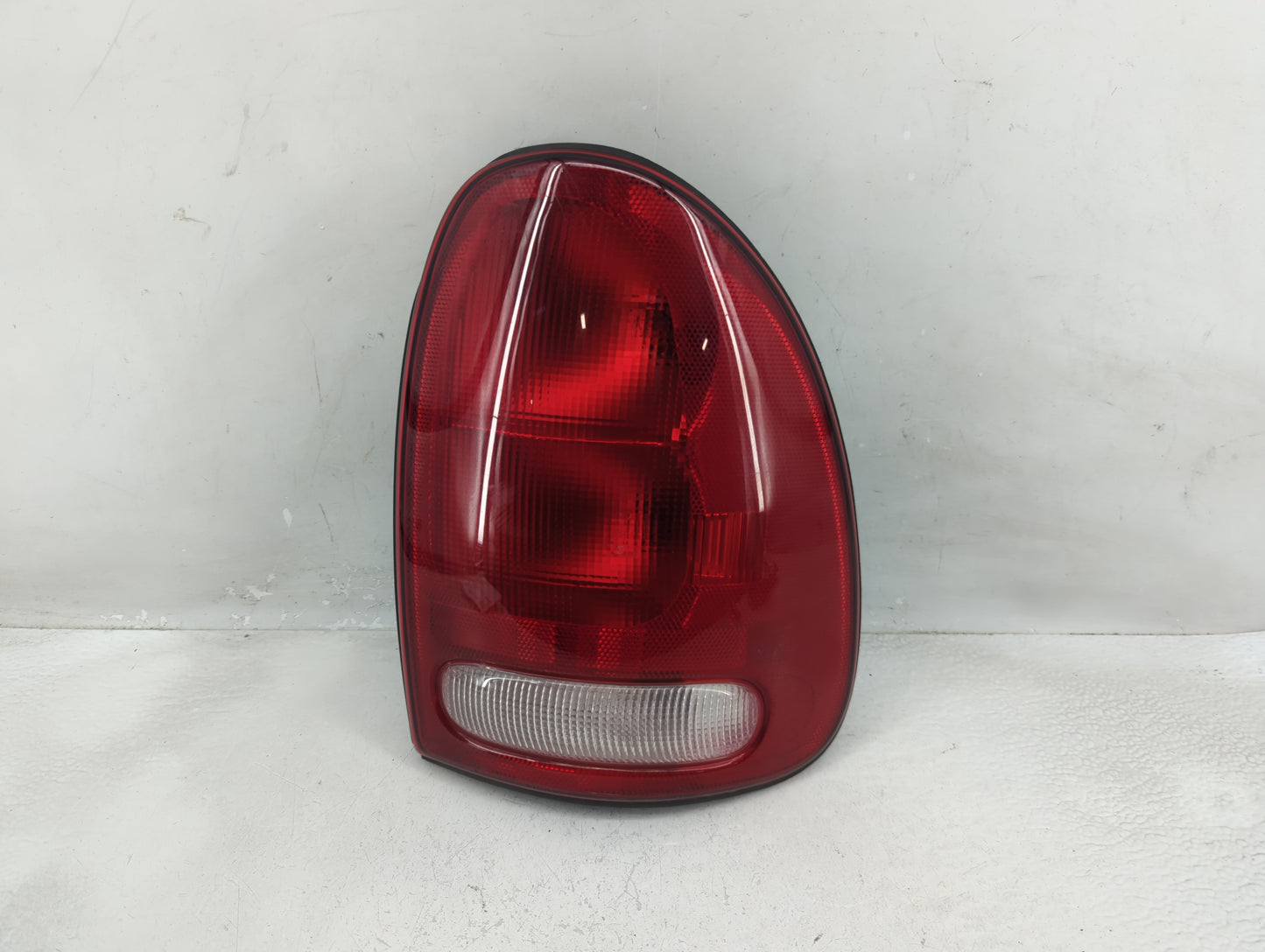 1998-2003 Dodge Durango Tail Light Assembly Passenger Right OEM P/N:4576362 Fits Fits 1996 1997 1998 1999 2000 2001 2002 200