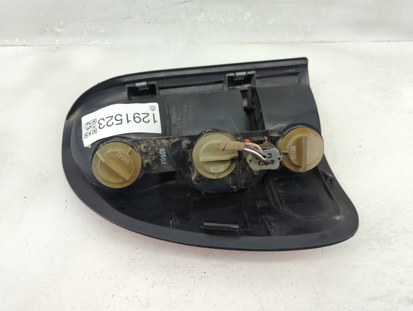 1998-2003 Dodge Durango Tail Light Assembly Passenger Right OEM P/N:4576362 Fits Fits 1996 1997 1998 1999 2000 2001 2002 200