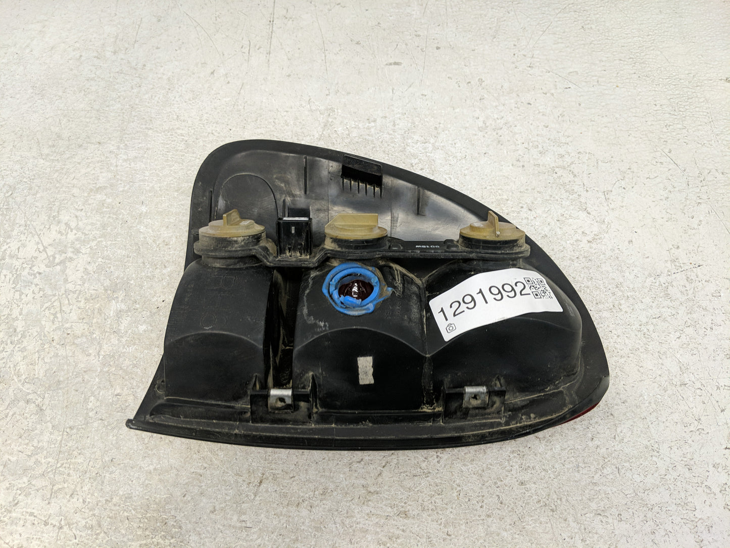 1998-2003 Dodge Durango Tail Light Assembly Passenger Right OEM P/N:4576362 Fits Fits 1996 1997 1998 1999 2000 2001 2002 200