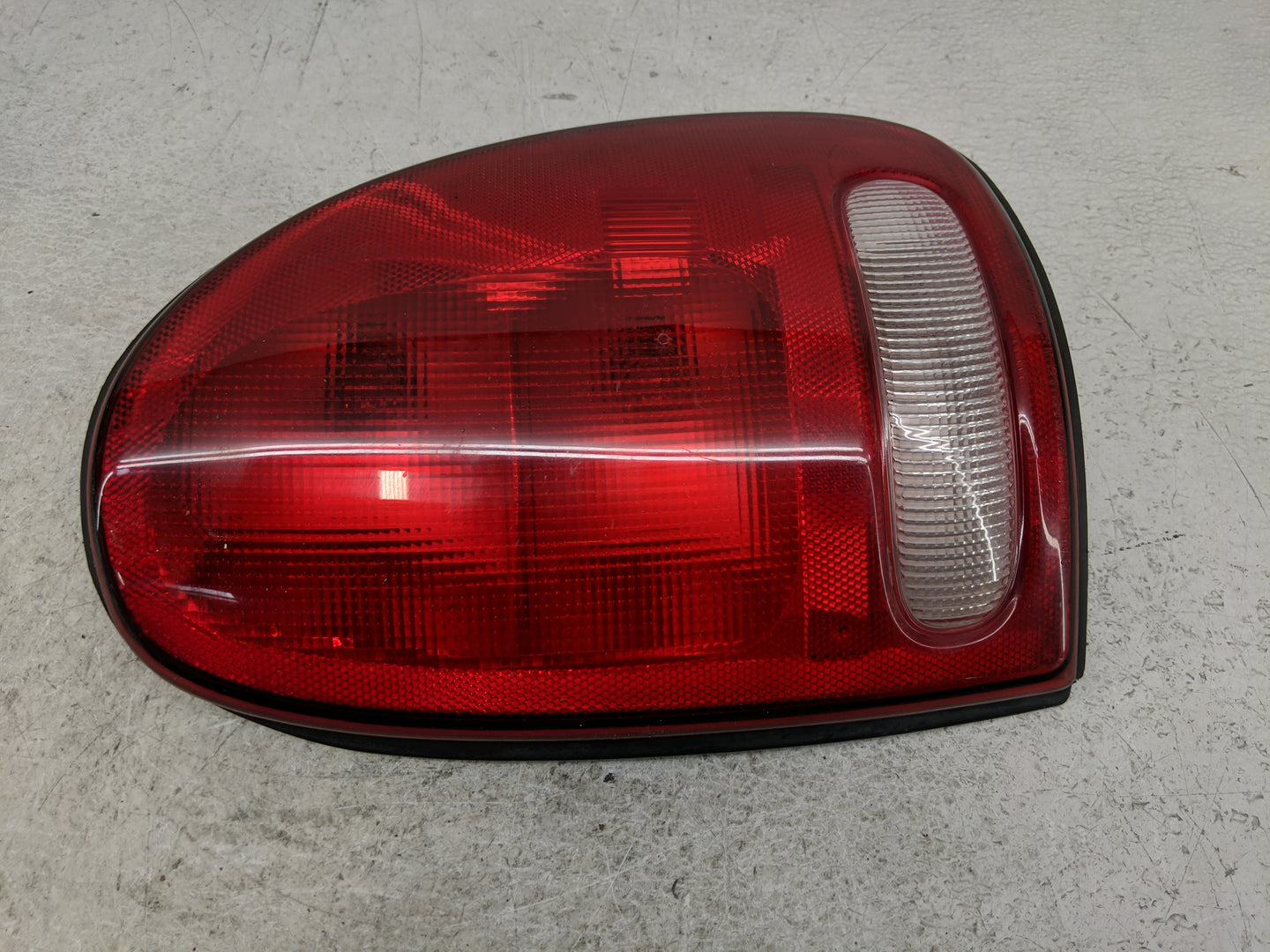 1998-2003 Dodge Durango Tail Light Assembly Passenger Right OEM Fits Fits 1996 1997 1998 1999 2000 2001 2002 2003 OEM Used A