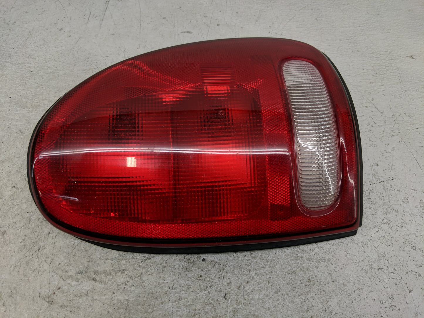 1998-2003 Dodge Durango Tail Light Assembly Passenger Right OEM Fits Fits 1996 1997 1998 1999 2000 2001 2002 2003 OEM Used A