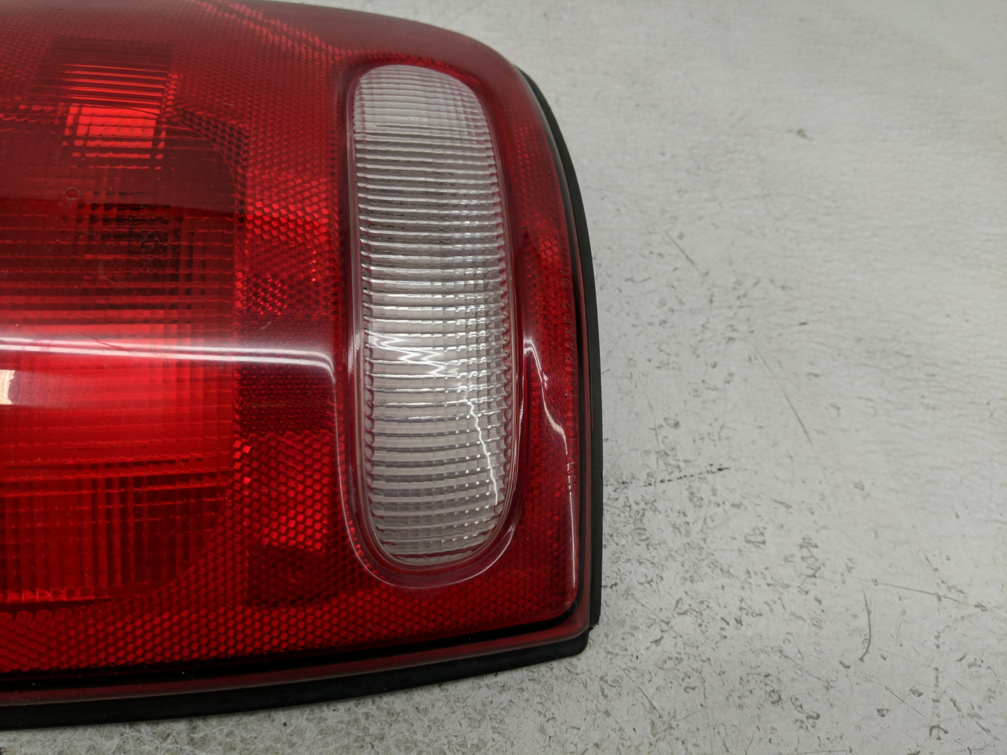 1998-2003 Dodge Durango Tail Light Assembly Passenger Right OEM Fits Fits 1996 1997 1998 1999 2000 2001 2002 2003 OEM Used A