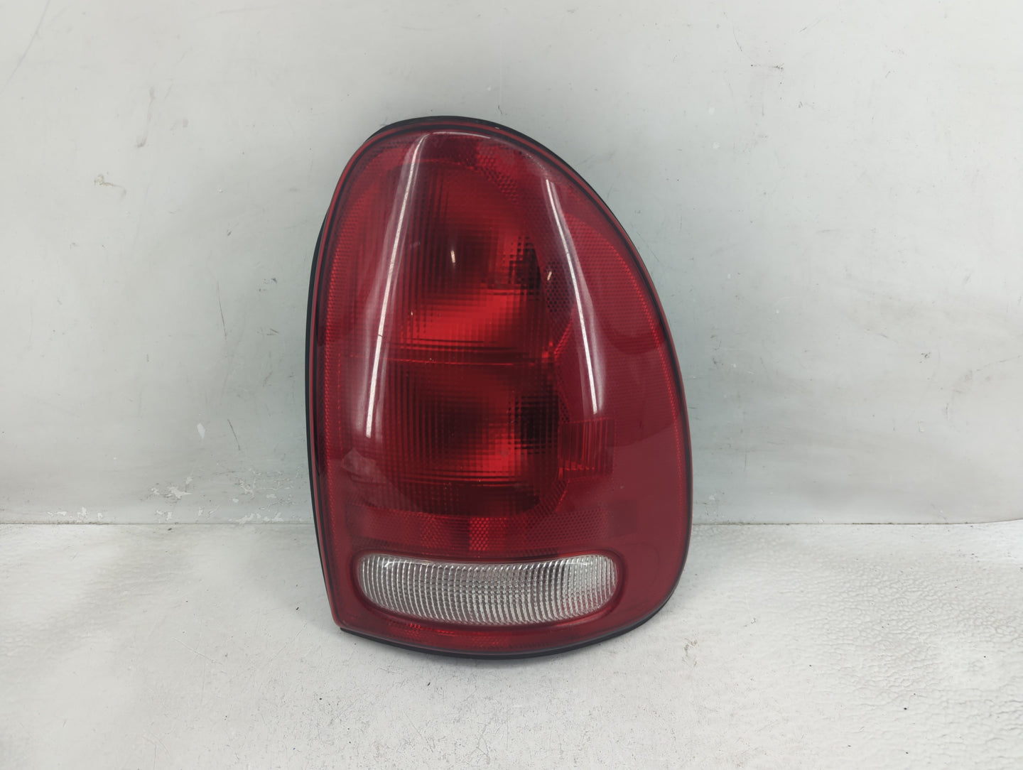 1998-2003 Dodge Durango Tail Light Assembly Passenger Right OEM P/N:4576362 Fits Fits 1996 1997 1998 1999 2000 2001 2002 200