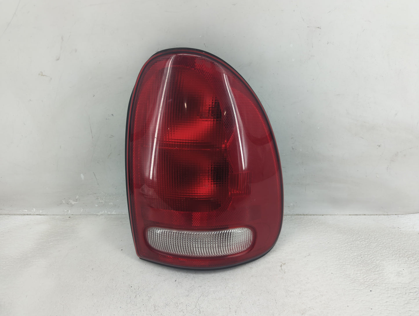 1998-2003 Dodge Durango Tail Light Assembly Passenger Right OEM P/N:4576362 Fits Fits 1996 1997 1998 1999 2000 2001 2002 200