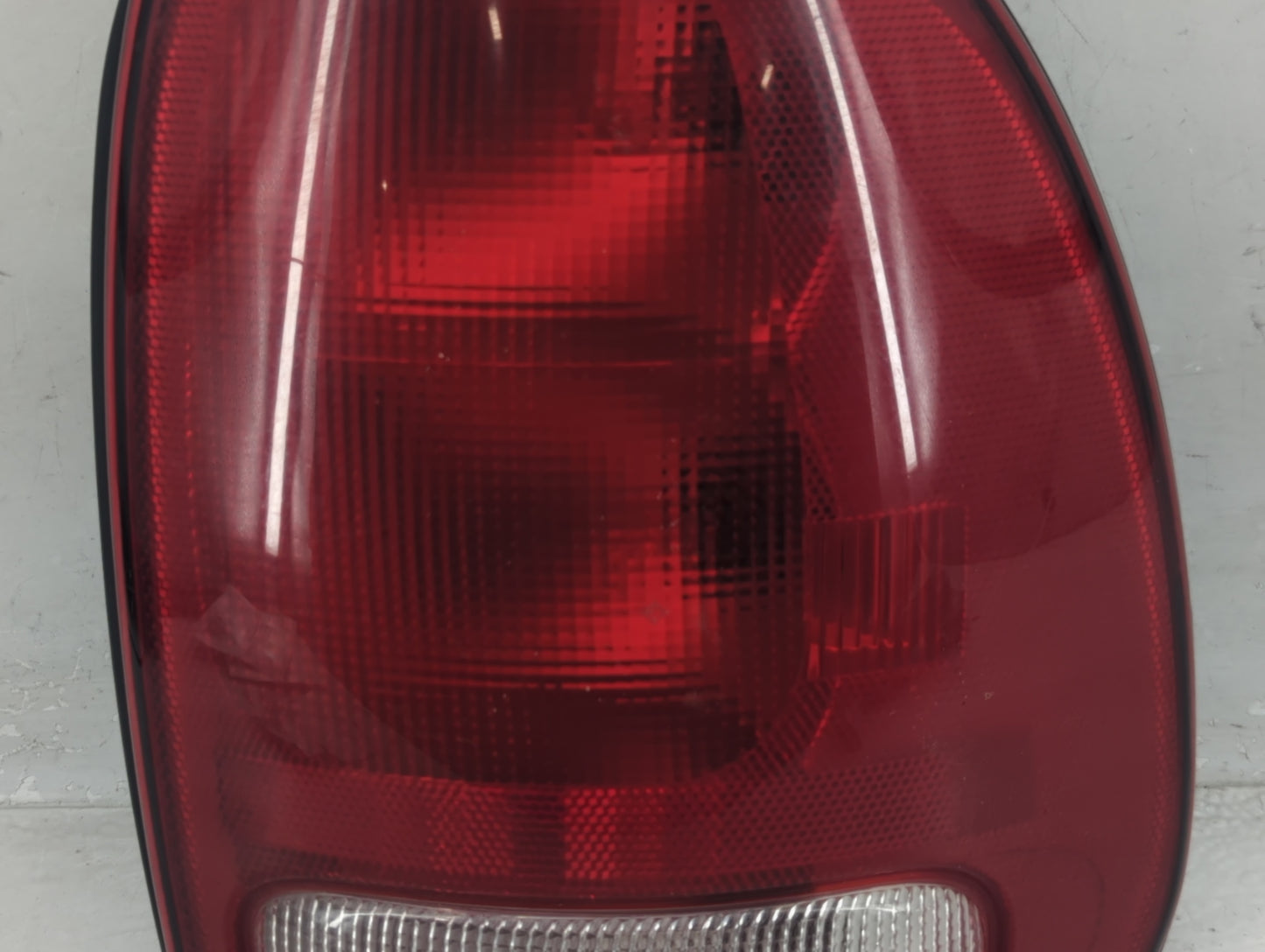 1998-2003 Dodge Durango Tail Light Assembly Passenger Right OEM P/N:4576362 Fits Fits 1996 1997 1998 1999 2000 2001 2002 200