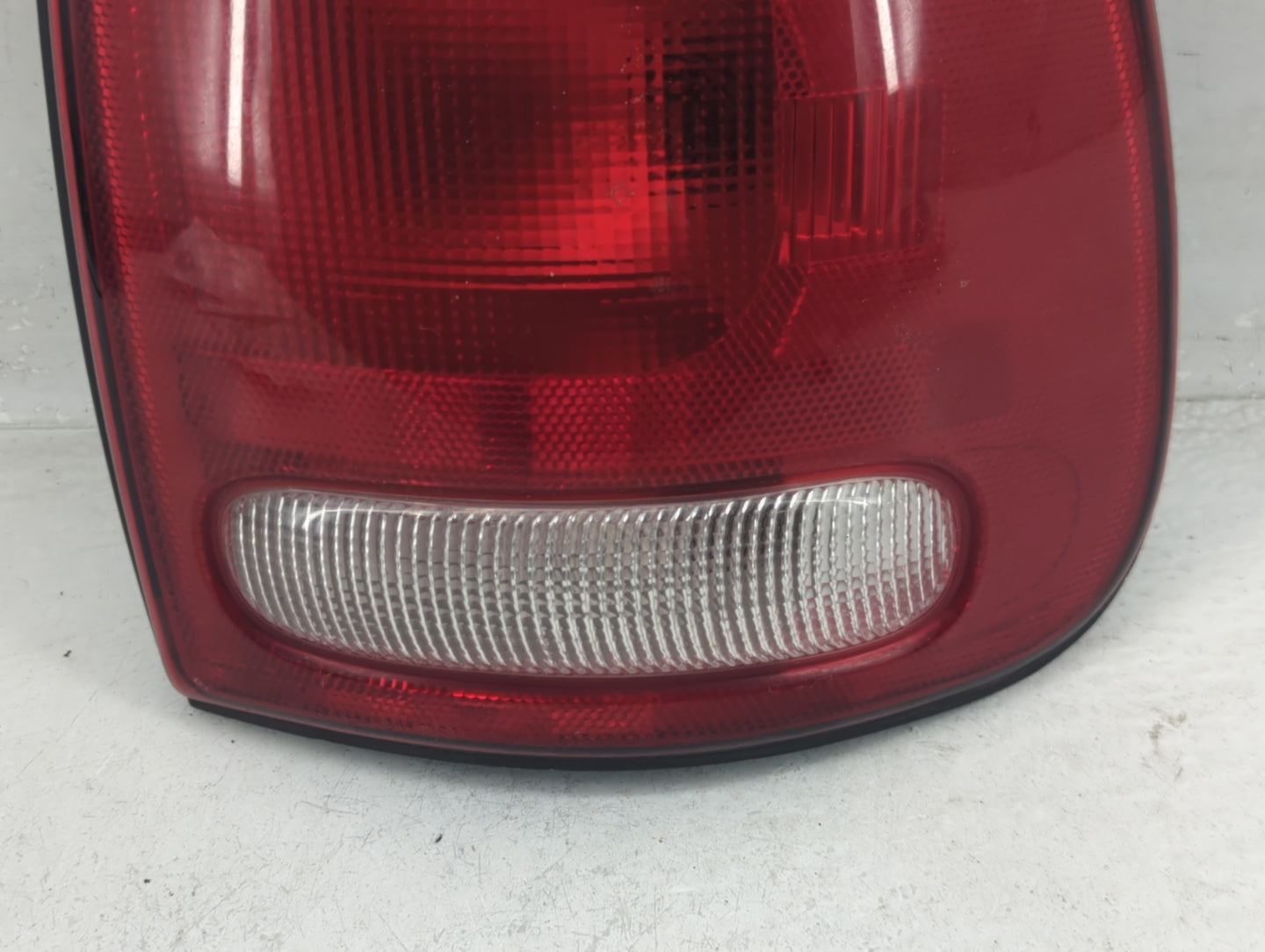 1998-2003 Dodge Durango Tail Light Assembly Passenger Right OEM P/N:4576362 Fits Fits 1996 1997 1998 1999 2000 2001 2002 200