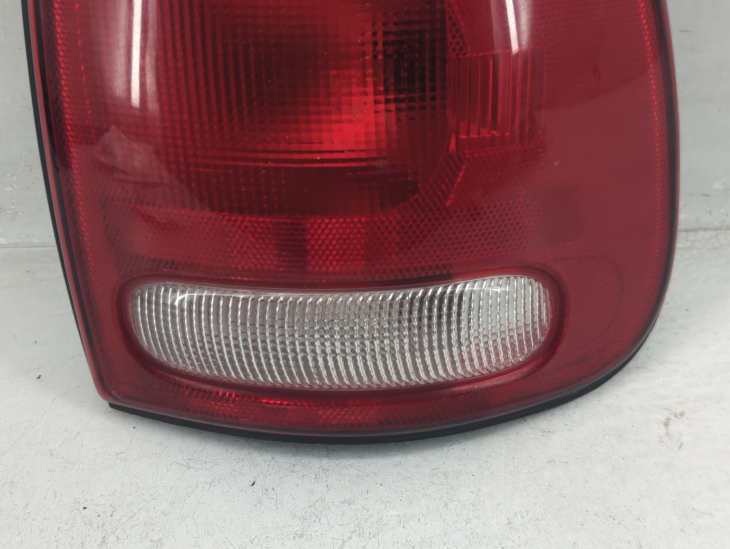 1998-2003 Dodge Durango Tail Light Assembly Passenger Right OEM P/N:4576362 Fits Fits 1996 1997 1998 1999 2000 2001 2002 200