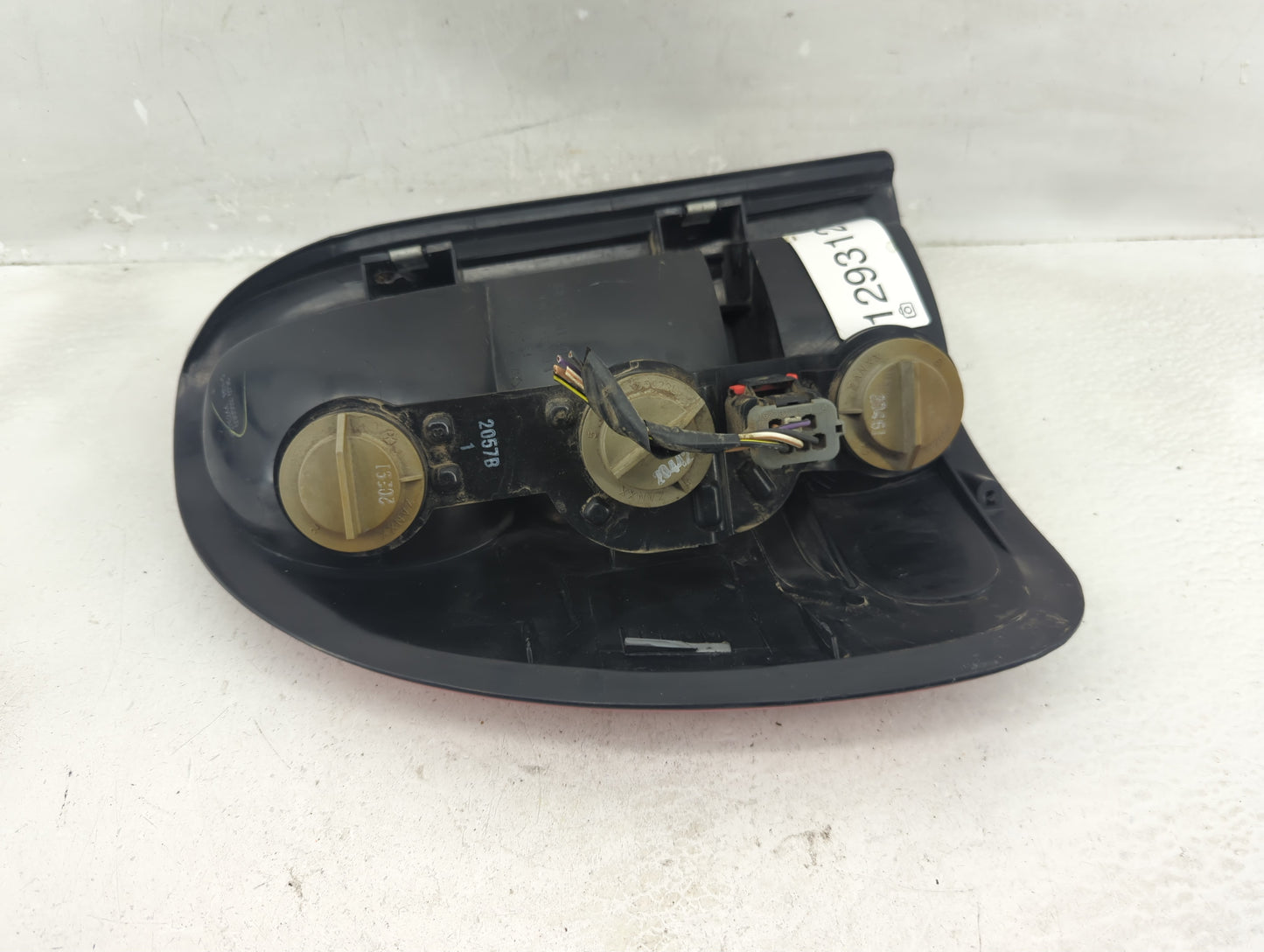 1998-2003 Dodge Durango Tail Light Assembly Passenger Right OEM P/N:4576362 Fits Fits 1996 1997 1998 1999 2000 2001 2002 200