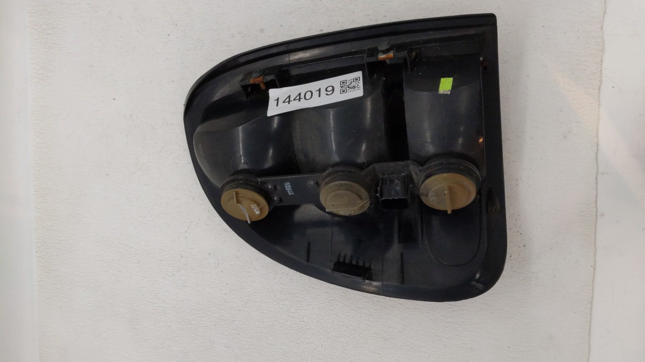 1998-2003 Dodge Durango Tail Light Assembly Passenger Right OEM Fits Fits 1996 1997 1998 1999 2000 2001 2002 2003 OEM Used A