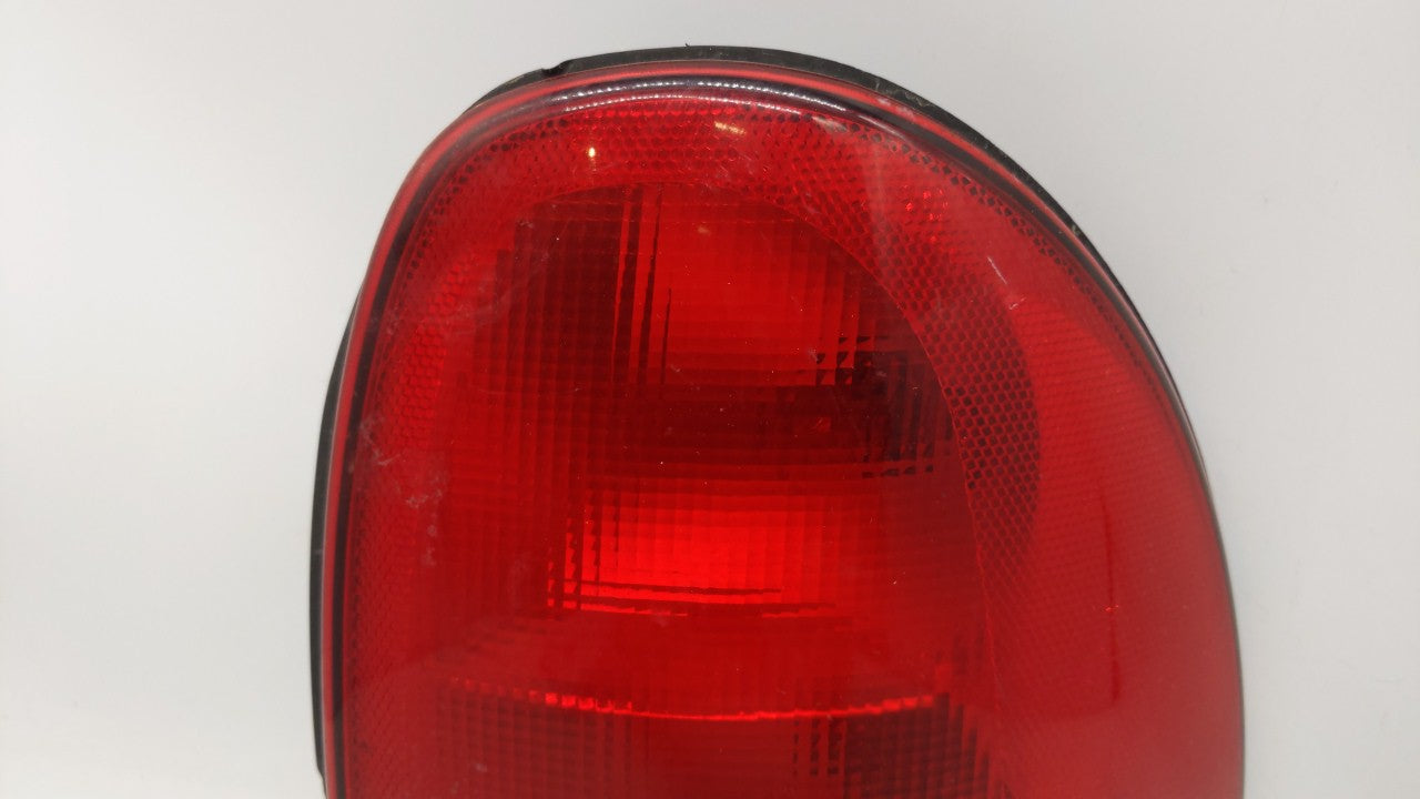 1998-2003 Dodge Durango Tail Light Assembly Passenger Right OEM P/N:4576362 Fits Fits 1996 1997 1998 1999 2000 2001 2002 200