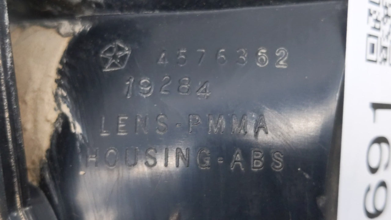 1998-2003 Dodge Durango Tail Light Assembly Passenger Right OEM P/N:4576362 Fits Fits 1996 1997 1998 1999 2000 2001 2002 200