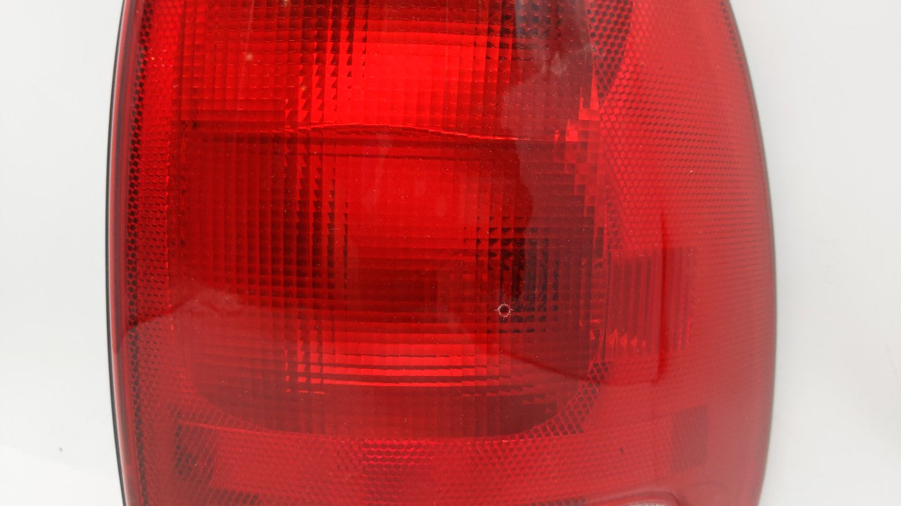 1998-2003 Dodge Durango Tail Light Assembly Passenger Right OEM P/N:4576362 Fits Fits 1996 1997 1998 1999 2000 2001 2002 200