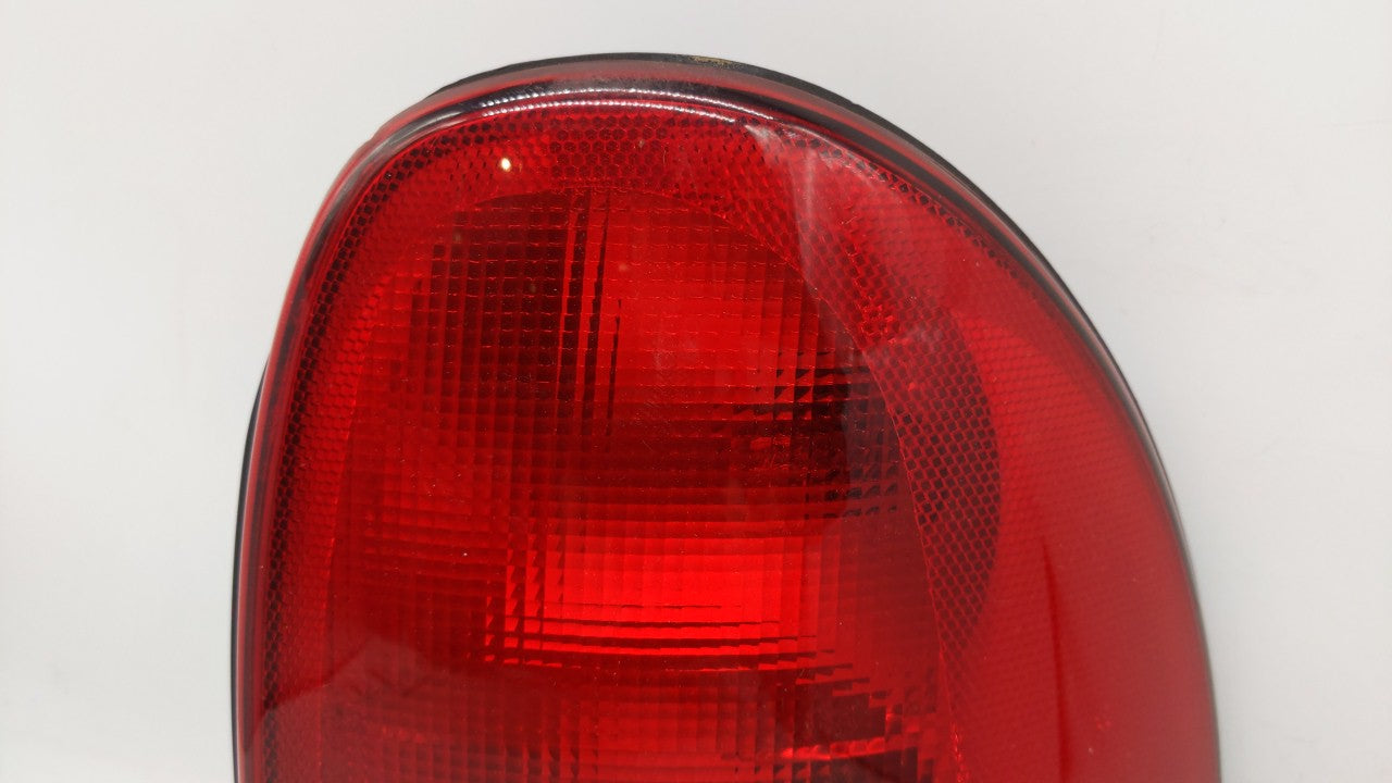 1998-2003 Dodge Durango Tail Light Assembly Passenger Right OEM P/N:4576362 Fits Fits 1996 1997 1998 1999 2000 2001 2002 200