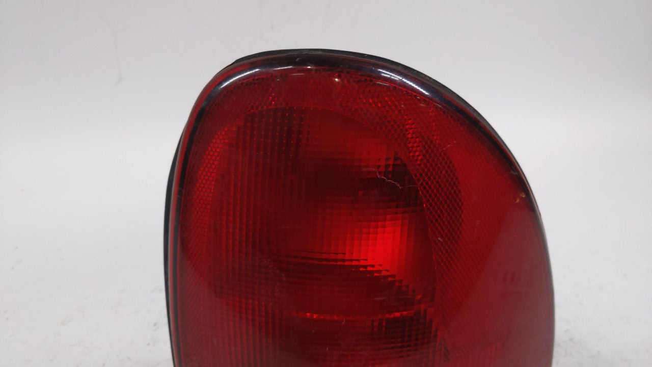 1998-2003 Dodge Durango Tail Light Assembly Passenger Right OEM P/N:4576362 Fits Fits 1996 1997 1998 1999 2000 2001 2002 200