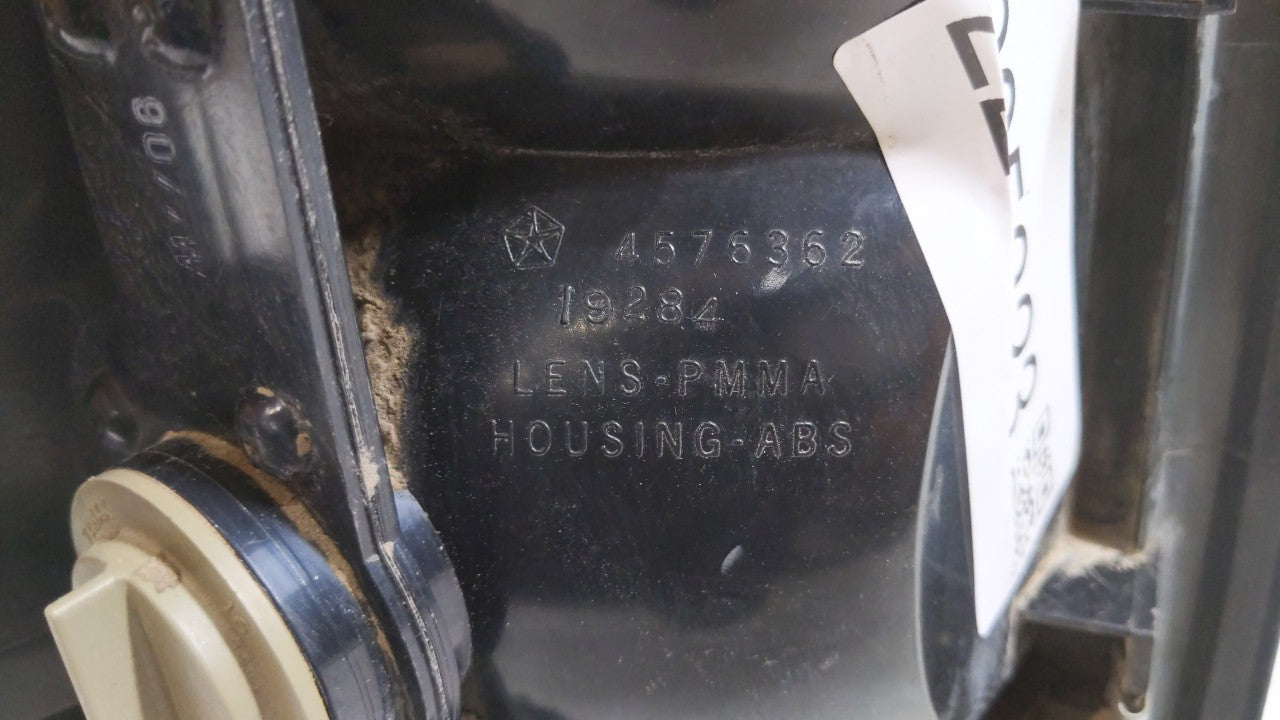 1998-2003 Dodge Durango Tail Light Assembly Passenger Right OEM P/N:4576362 Fits Fits 1996 1997 1998 1999 2000 2001 2002 200