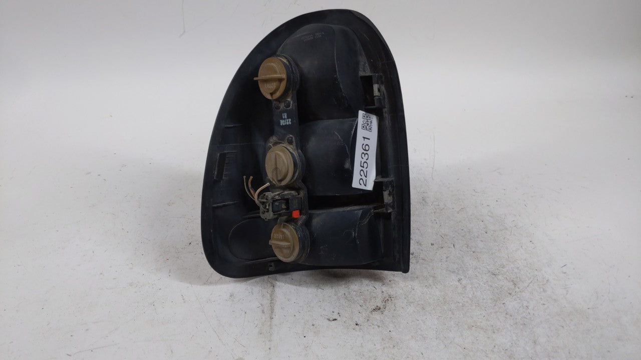 1998-2003 Dodge Durango Tail Light Assembly Passenger Right OEM P/N:4576362 Fits Fits 1996 1997 1998 1999 2000 2001 2002 200
