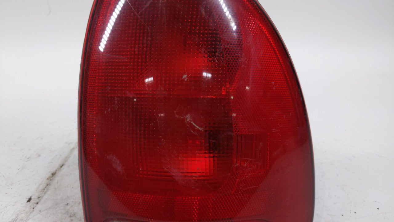 1998-2003 Dodge Durango Tail Light Assembly Passenger Right OEM P/N:4576362 Fits Fits 1996 1997 1998 1999 2000 2001 2002 200