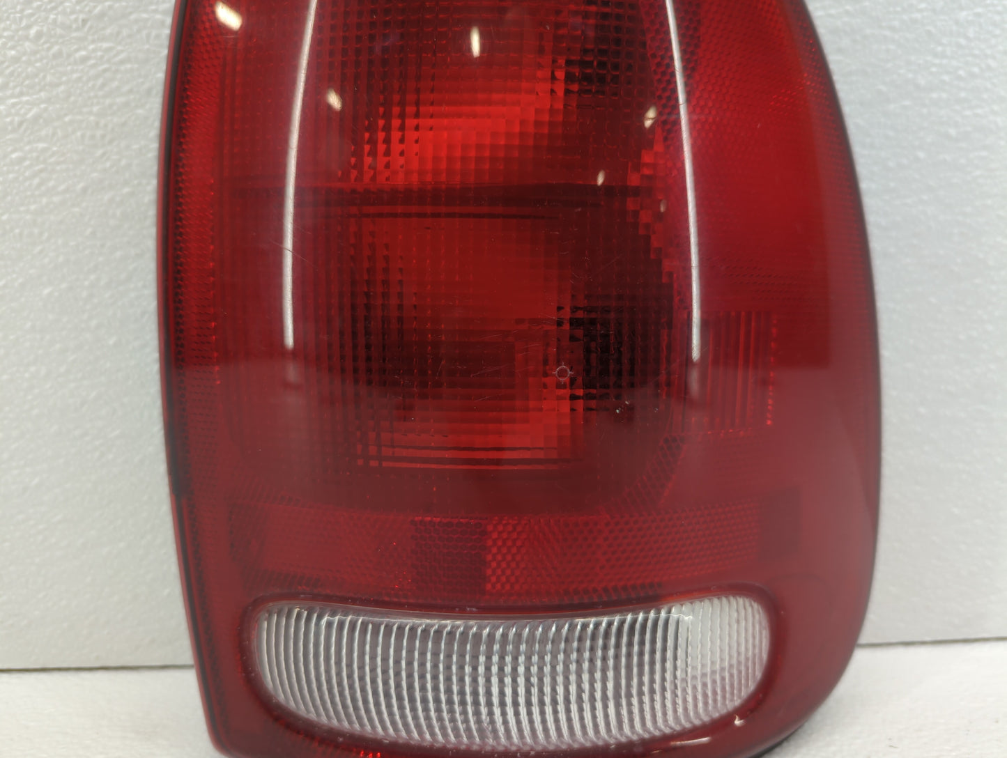 1998-2003 Dodge Durango Tail Light Assembly Passenger Right OEM P/N:4576362 Fits Fits 1996 1997 1998 1999 2000 2001 2002 200
