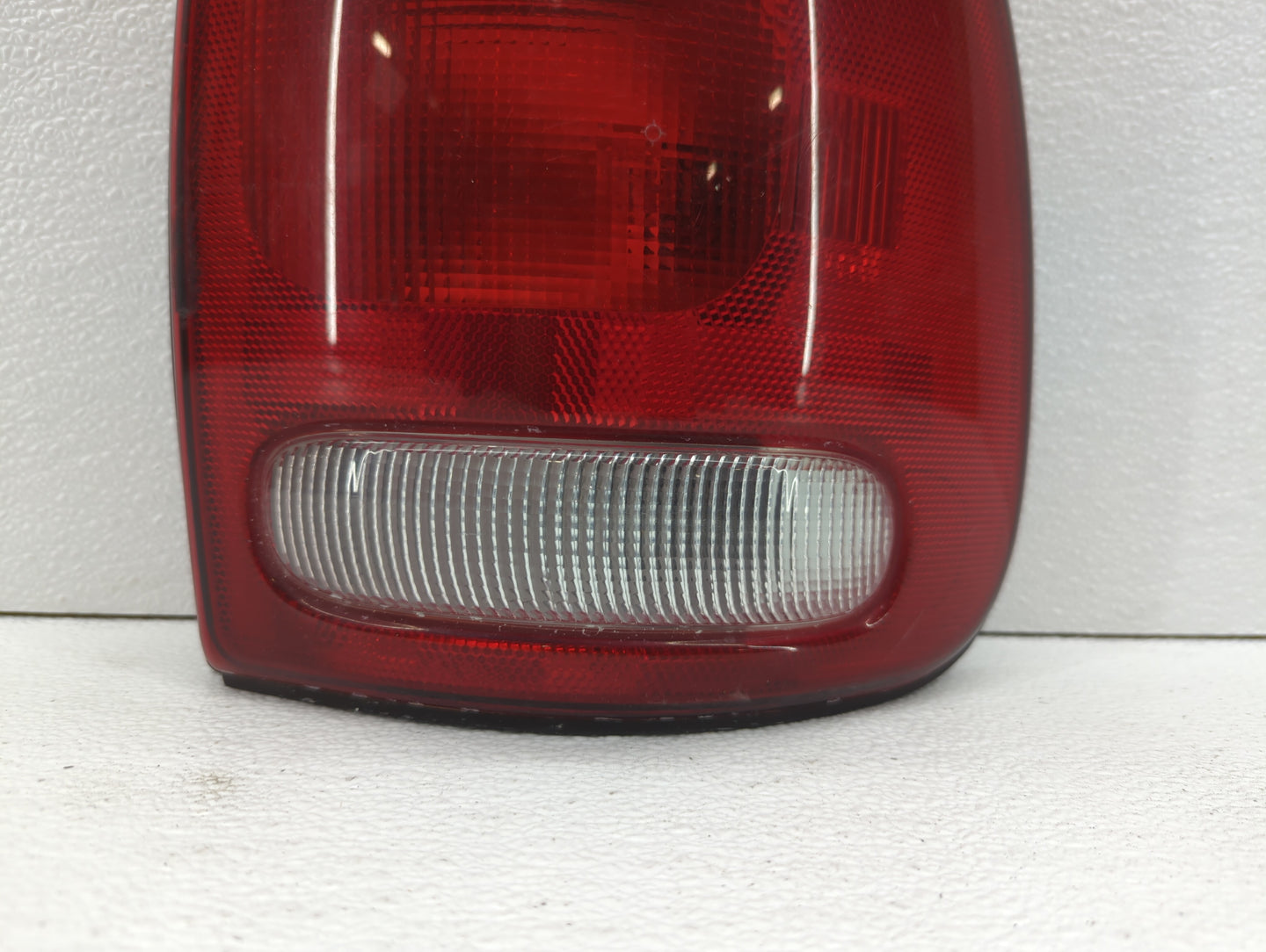 1998-2003 Dodge Durango Tail Light Assembly Passenger Right OEM P/N:4576362 Fits Fits 1996 1997 1998 1999 2000 2001 2002 200