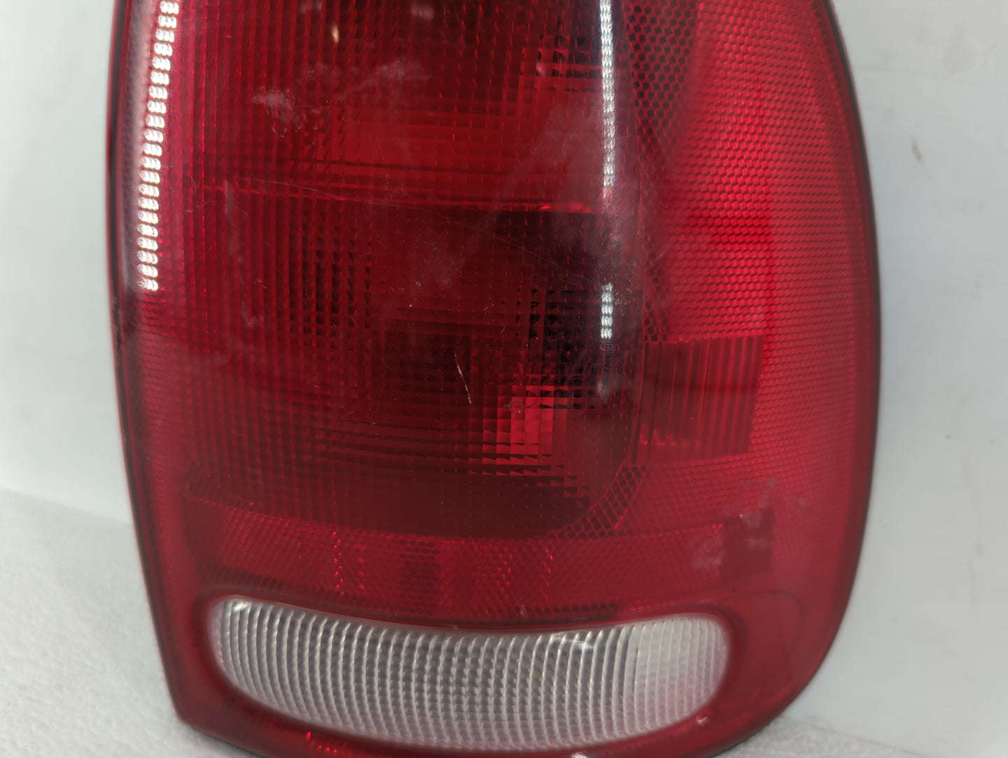 1998-2003 Dodge Durango Tail Light Assembly Passenger Right OEM P/N:4576362 Fits Fits 1996 1997 1998 1999 2000 2001 2002 200