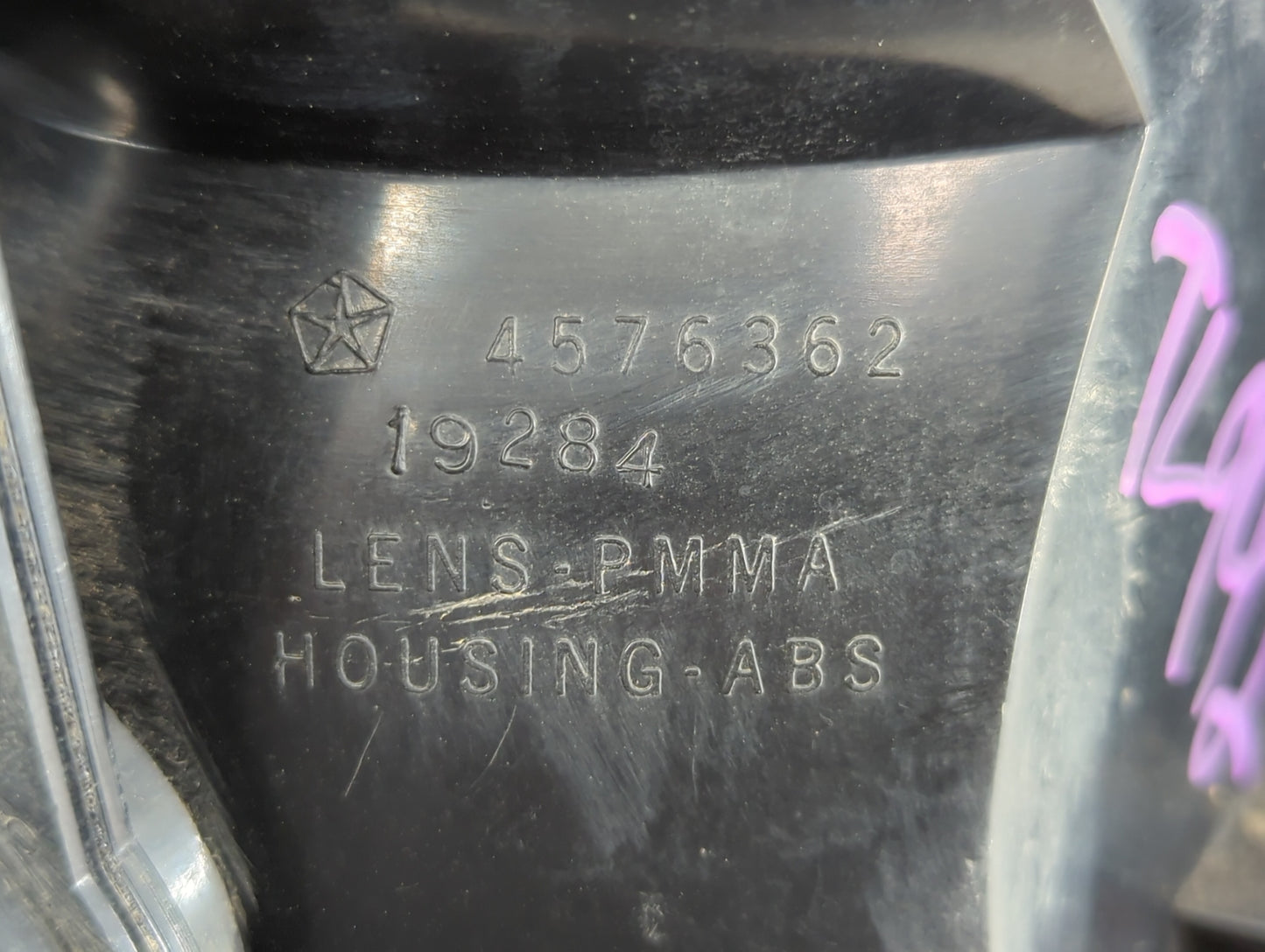 1998-2003 Dodge Durango Tail Light Assembly Passenger Right OEM P/N:4576362 Fits Fits 1996 1997 1998 1999 2000 2001 2002 200