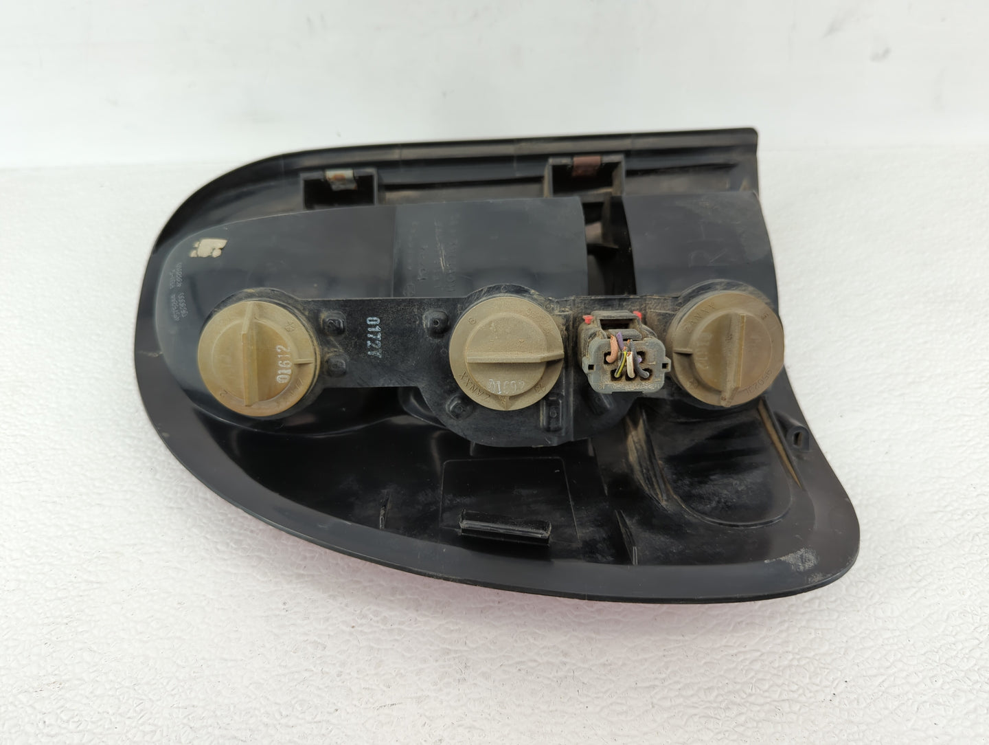 1998-2003 Dodge Durango Tail Light Assembly Passenger Right OEM P/N:4576362 Fits Fits 1996 1997 1998 1999 2000 2001 2002 200