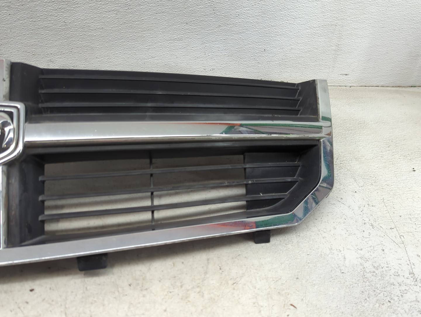 1994-2001 Dodge Ram 1500 Front Grille Bumper Not Included - Oemusedautoparts1.com