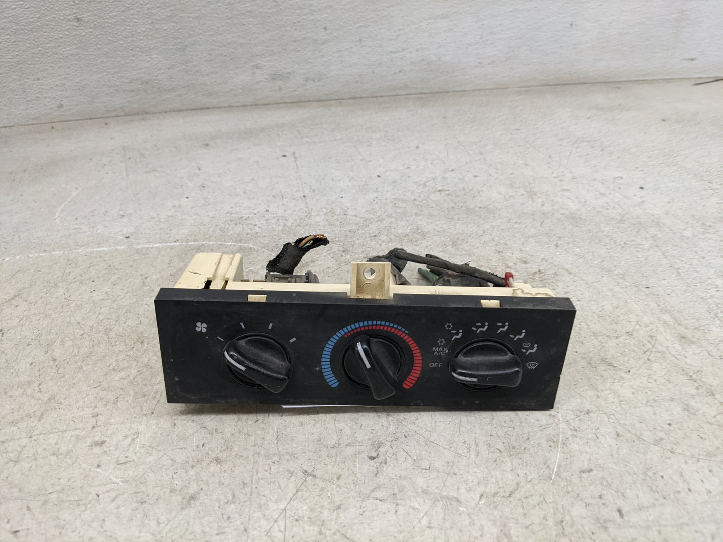 2000 Dodge Ram 2500 Van Climate Control Module Temperature AC/Heater Replacement Fits OEM Used Auto Parts - Oemusedautoparts