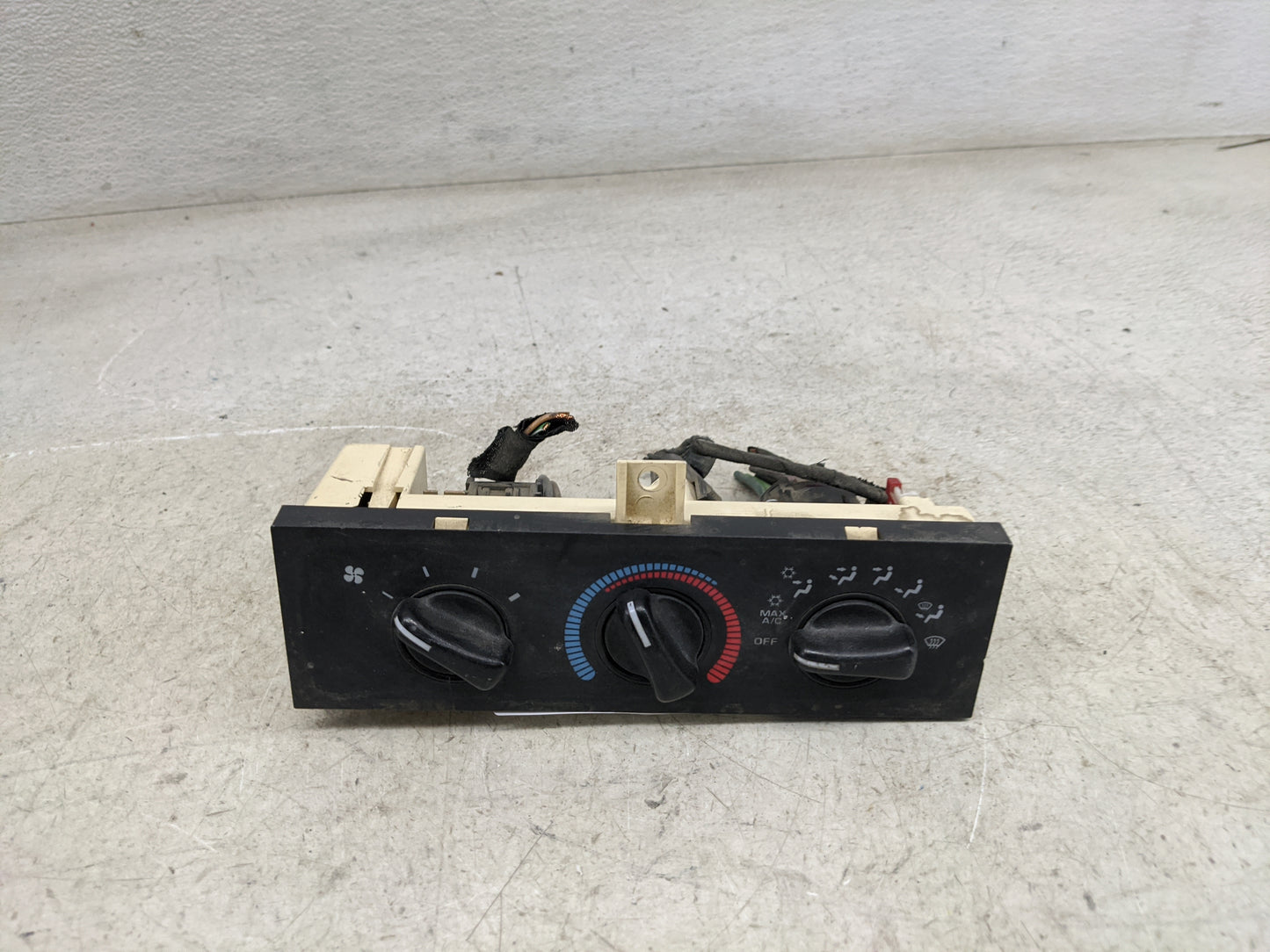 2000 Dodge Ram 2500 Van Climate Control Module Temperature AC/Heater Replacement Fits OEM Used Auto Parts - Oemusedautoparts