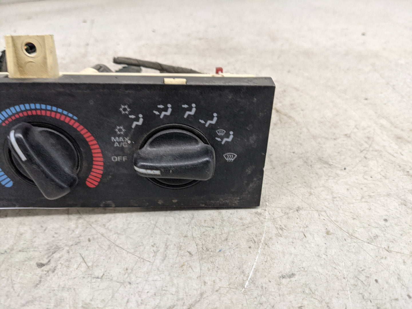2000 Dodge Ram 2500 Van Climate Control Module Temperature AC/Heater Replacement Fits OEM Used Auto Parts - Oemusedautoparts