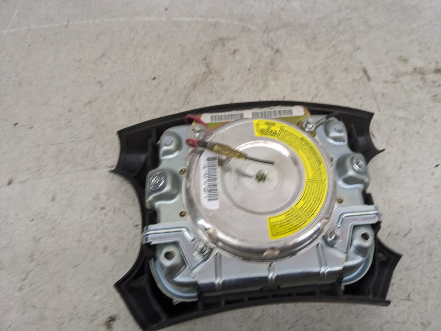 2000 Dodge Ram 2500 Van Air Bag Driver Left Steering Wheel Mounted Fits Fits 2001 OEM Used Auto Parts - Oemusedautoparts1.co