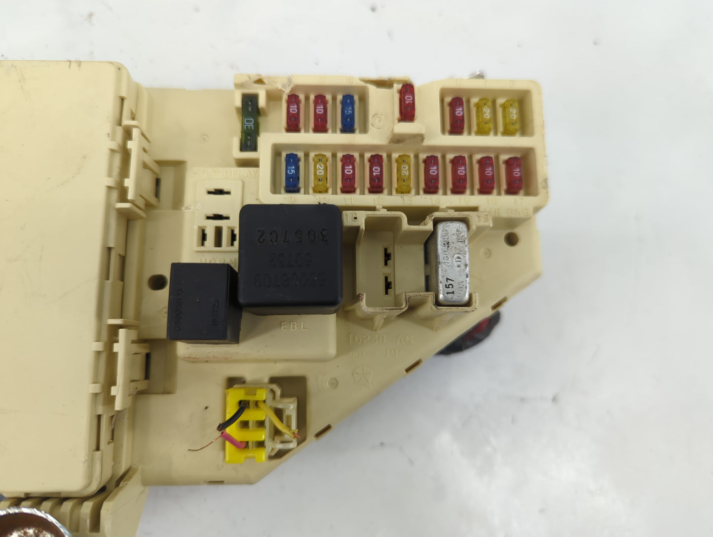 1998-2000 Dodge Stratus Body Control Module Bcm Inner Cabin Fuse Box - Oemusedautoparts1.com