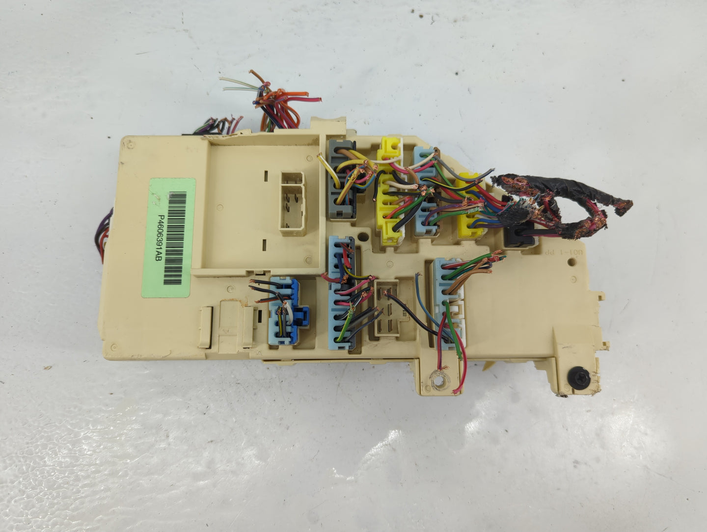 1998-2000 Dodge Stratus Body Control Module Bcm Inner Cabin Fuse Box - Oemusedautoparts1.com