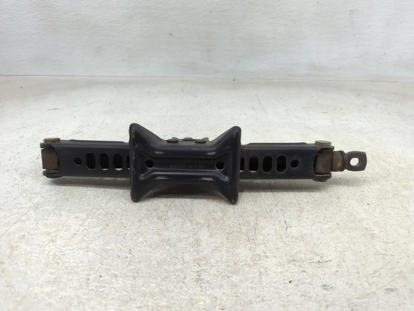 2000 Ford Contour Spare Scissor Car Jack - Oemusedautoparts1.com