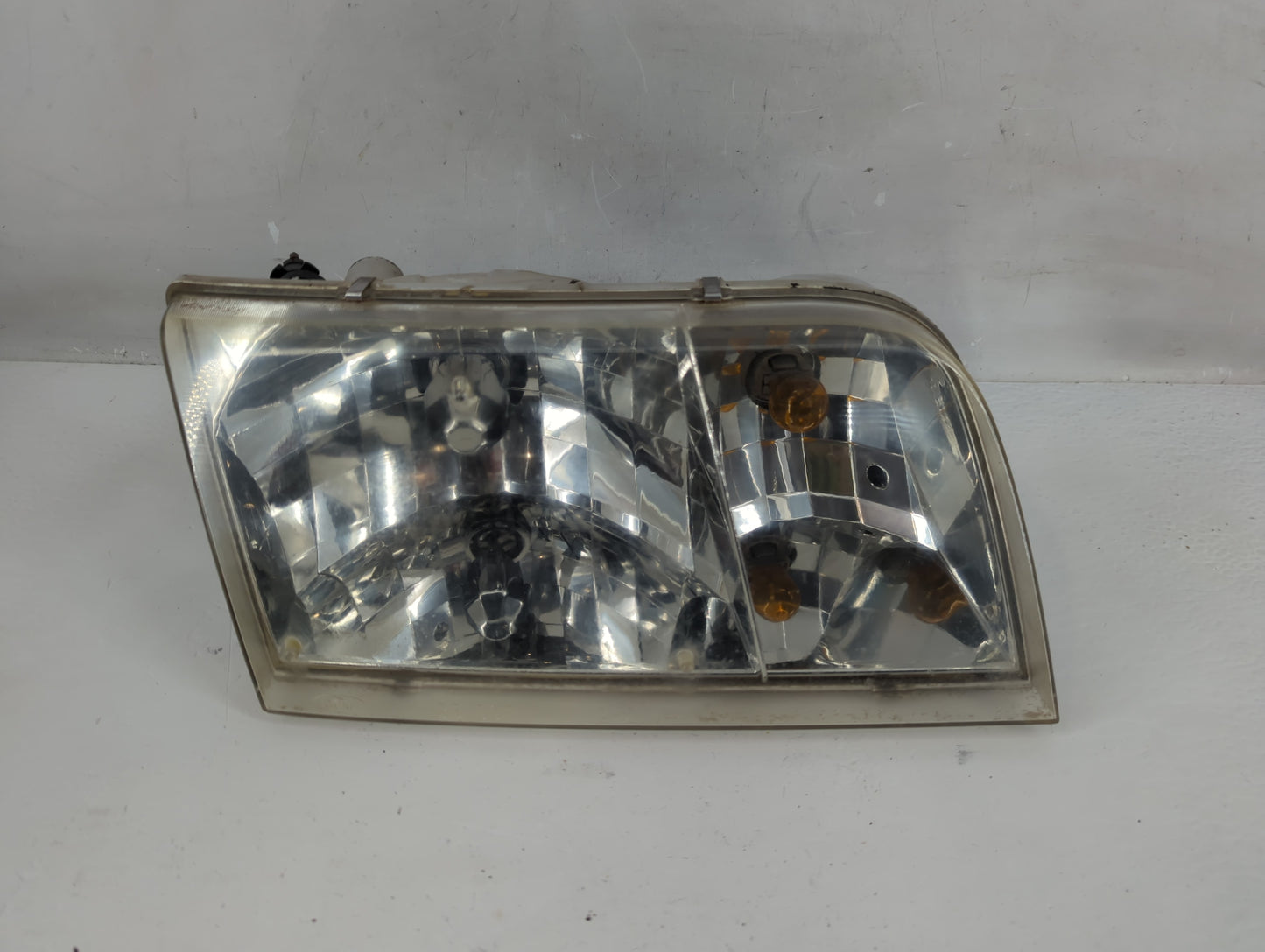 2000 Ford Crown Victoria Passenger Right Oem Head Light Headlight Lamp - Oemusedautoparts1.com
