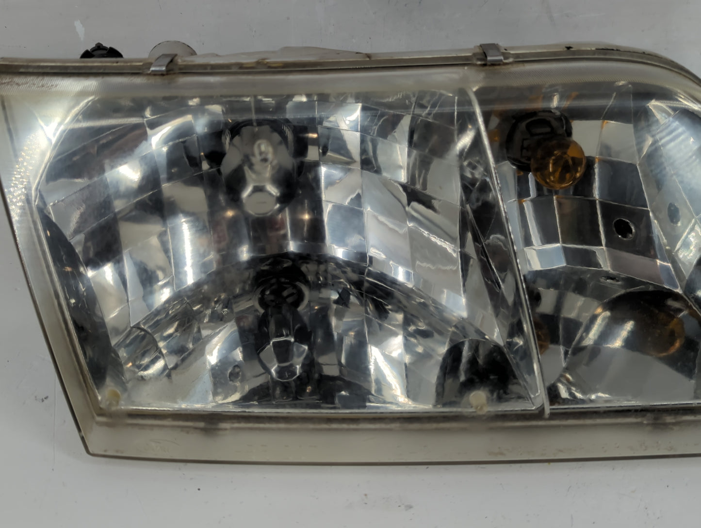 2000 Ford Crown Victoria Passenger Right Oem Head Light Headlight Lamp - Oemusedautoparts1.com