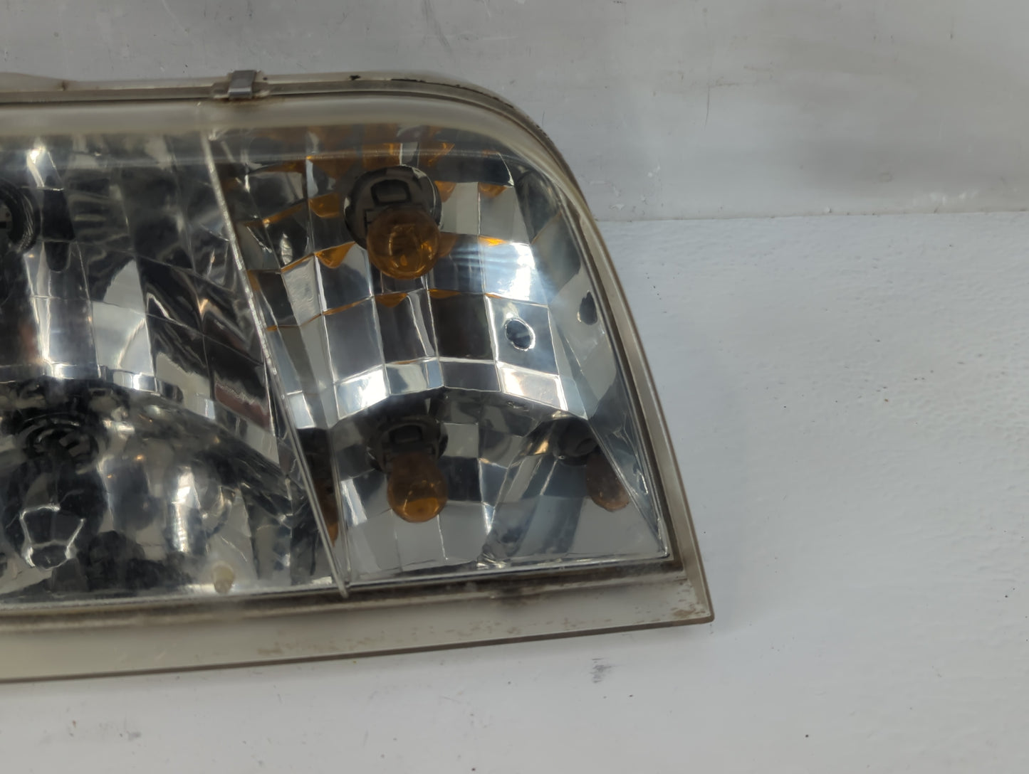 2000 Ford Crown Victoria Passenger Right Oem Head Light Headlight Lamp - Oemusedautoparts1.com