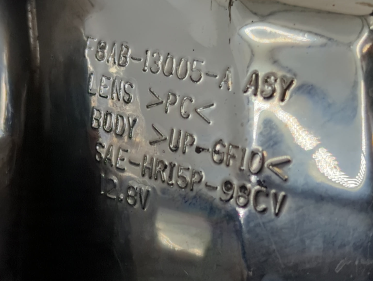 2000 Ford Crown Victoria Passenger Right Oem Head Light Headlight Lamp - Oemusedautoparts1.com