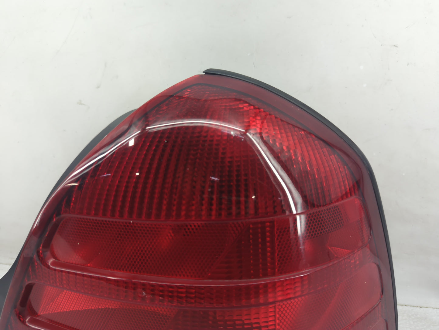 2000-2011 Ford Crown Victoria Tail Light Assembly Passenger Right OEM Fits OEM Used Auto Parts - Oemusedautoparts1.com