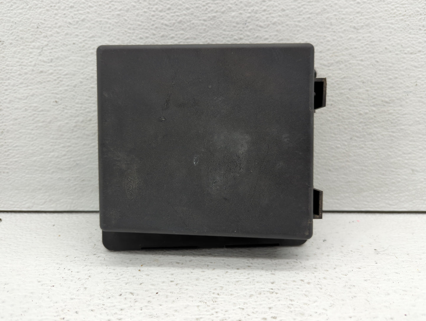 2000 Ford Crown Victoria Fusebox Fuse Box Panel Relay Module P/N:F5AB-14A075-A Fits OEM Used Auto Parts - Oemusedautoparts1.